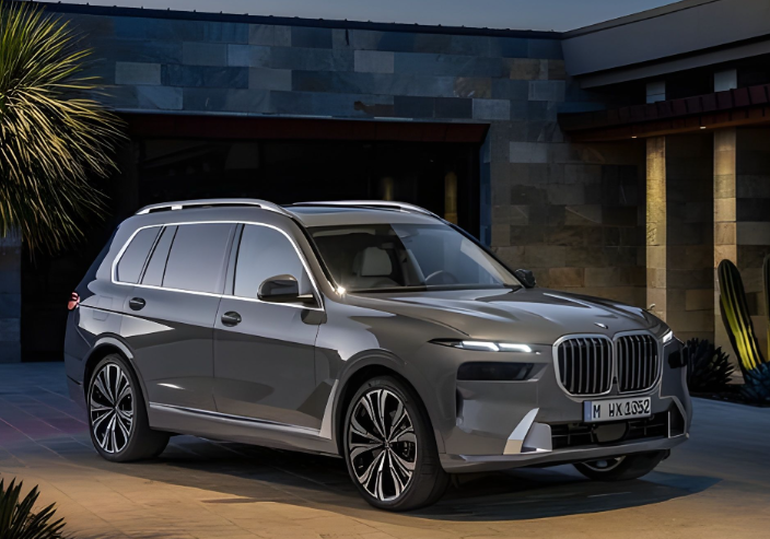 宝马新一代X7曝光！宝马X7纯电版炸场800匹比V8还猛！