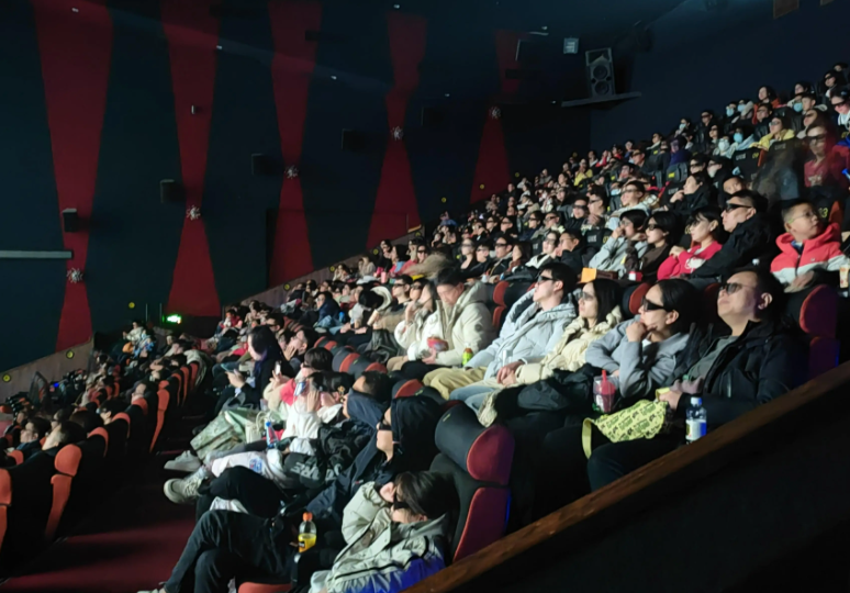 国庆档后影视股全部大跌,2025国庆档票房遇冷 国庆档后影视股全部大跌,2025国庆档票房遇冷