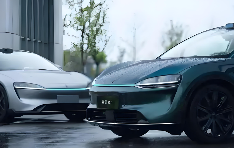 新款智界R7/S7上市44天大定破38000台！华为加持的智界有什么魔力？