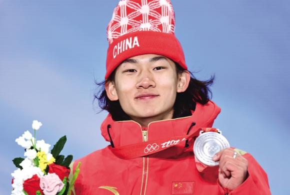 苏翊鸣完成世界上第一个背靠背1980(苏翊鸣创造世界第一) 苏翊鸣完成世界上第一个背靠背1980(苏翊鸣创造世界第一)