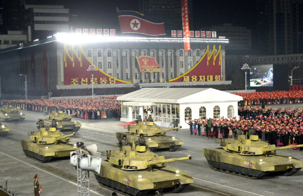 朝鲜举行盛大阅兵式 朝鲜阅兵洲际弹道导弹数量超以往