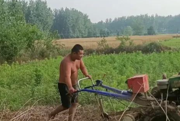 26岁男子智力停留在6岁但会修农机（26岁的“农机神医” ）