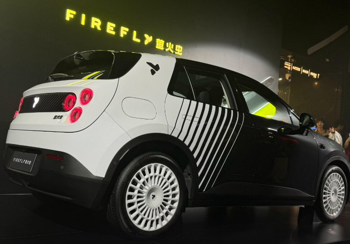 萤火虫夜行生物特别版上市！（萤火虫推出夜行生物特别版9.68万元起）