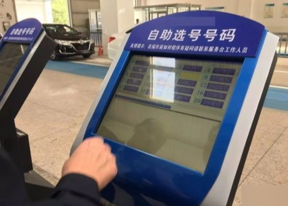 11月1日将全面推行国产小客车新车上牌“一件事”服务 11月1日起国产小客车新车登记上牌可在网上办理