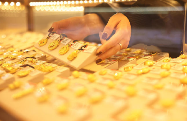 金饰价格涨到1213元(国内多家品牌金饰克价再涨) 金饰价格涨到1213元(国内多家品牌金饰克价再涨)