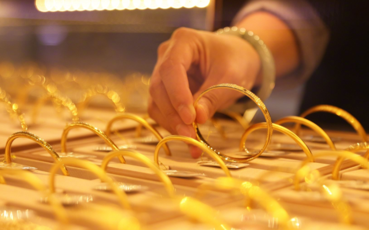 金饰价格涨到1213元(国内多家品牌金饰克价再涨) 金饰价格涨到1213元(国内多家品牌金饰克价再涨)