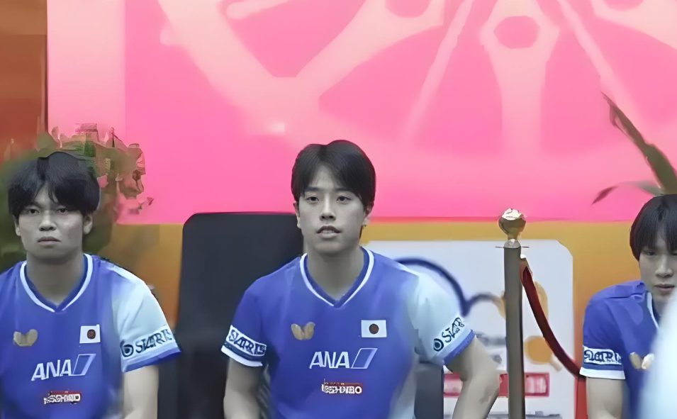 国乒男团3-2日本晋级决赛！（亚锦赛男团半决赛国乒男团3-2逆转显真章）