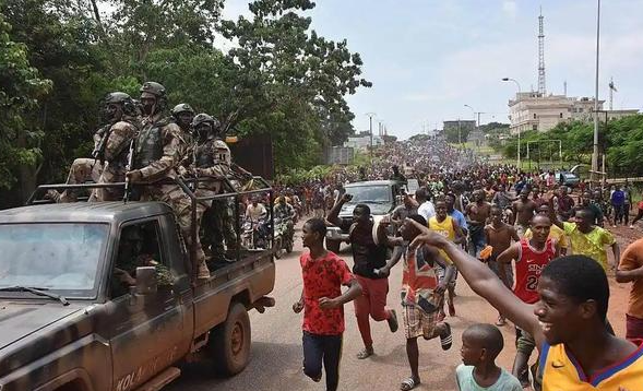 马达加斯加军方宣布接管国家政权 马达加斯加军方将重新组织大选 马达加斯加军方宣布接管国家政权 马达加斯加军方将重新组织大选