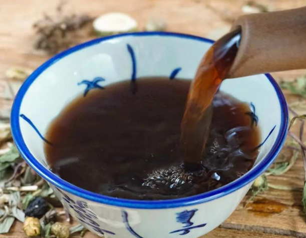 吃螃蟹时可以喝凉茶吗(吃螃蟹时喝什么饮料好) 吃螃蟹时可以喝凉茶吗(吃螃蟹时喝什么饮料好)