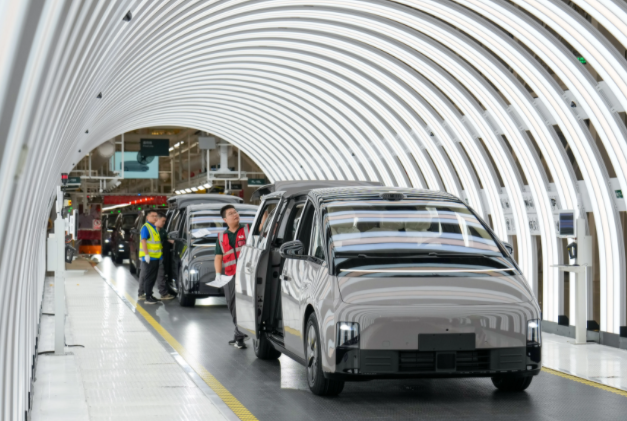 中国新能源车渗透率创历史新高(新能源车销量是燃油车1.4倍) 中国新能源车渗透率创历史新高(新能源车销量是燃油车1.4倍)