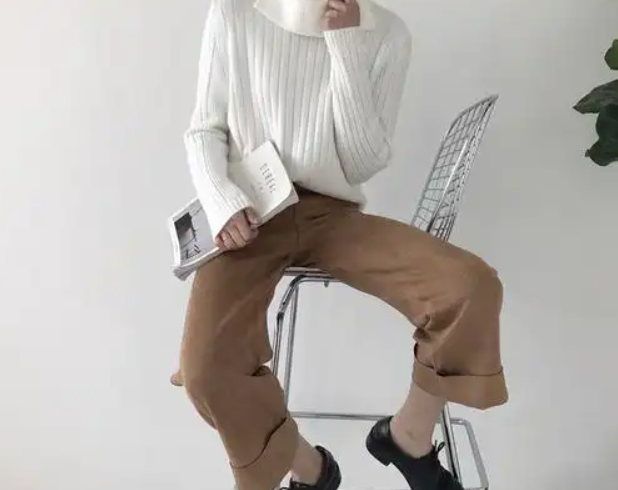 柔绒休闲阔腿裤如何穿出大长腿(佟丽娅同款休闲阔腿裤秋冬穿搭)