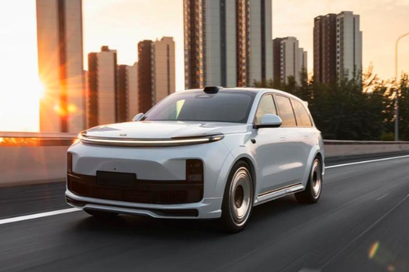 新款理想L9最新谍照图曝光！（新款理想L9超大电池+后轮转向？）