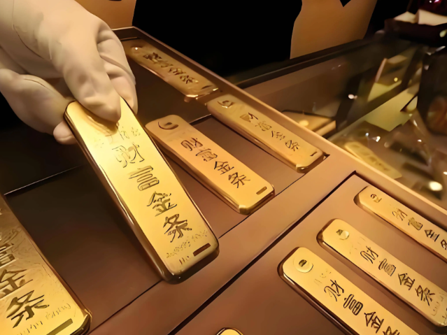 男子变现2公斤金条净赚100万（男子变现金条收获高额利润 ）