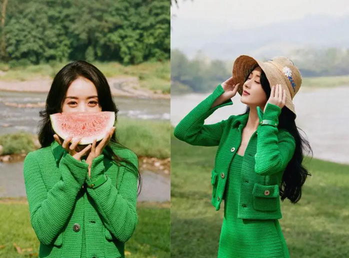 张元英绿色大衣搭配灰色围巾欲风氛围感(绿色大衣搭配灰色围巾好看吗)