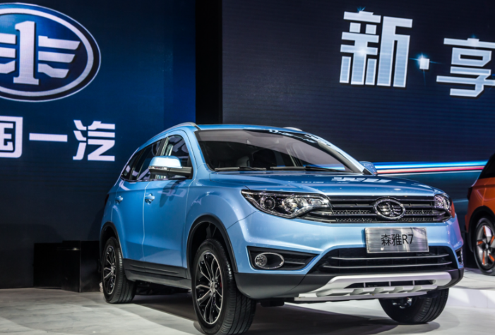 中国汽车月产销量首度突破300万辆大关 新能源车渗透率逼近五成