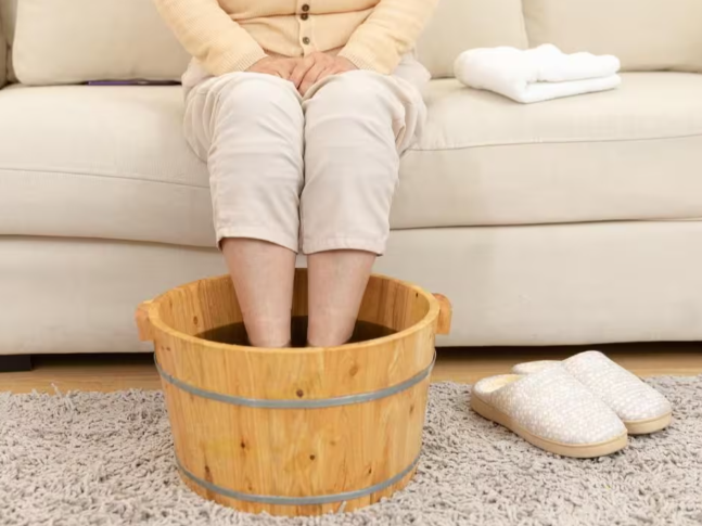 秋季泡脚用错方法看似养生实则伤身!(2025秋季泡脚牢记这7点) 秋季泡脚用错方法看似养生实则伤身!(2025秋季泡脚牢记这7点)