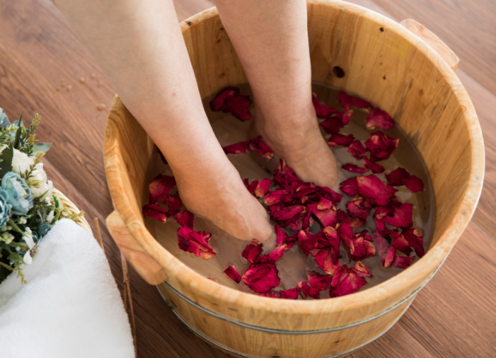 秋季泡脚用错方法看似养生实则伤身!(2025秋季泡脚牢记这7点) 秋季泡脚用错方法看似养生实则伤身!(2025秋季泡脚牢记这7点)