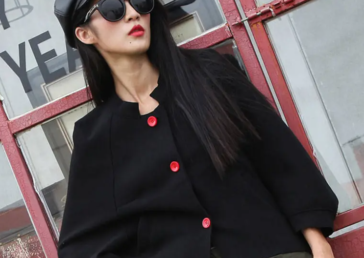 吴昕穿无袖格子英伦裙戴棒球帽(英伦裙怎么穿卖萌好年轻呢) 吴昕穿无袖格子英伦裙戴棒球帽(英伦裙怎么穿卖萌好年轻呢)