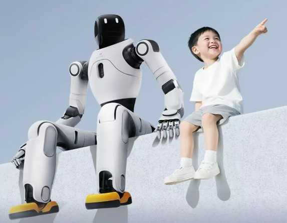 智元精灵G2机器人发布！智元精灵G2机器人已获数亿元订单