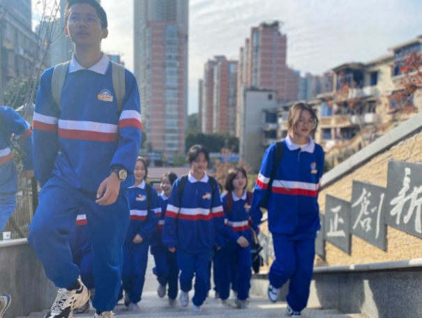 大牌设计撞脸长沙雅礼校服(长沙雅礼校服像美国大牌设计)