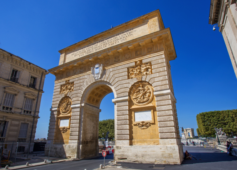 特朗普宣布建造凯旋门计划(特朗普建造凯旋门纪念美国建国250周年)