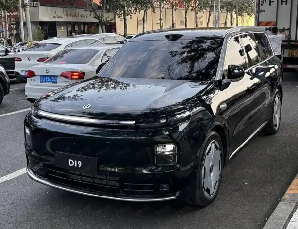 零跑D19全球首秀！零跑D19首发500公里纯电续航的增程版