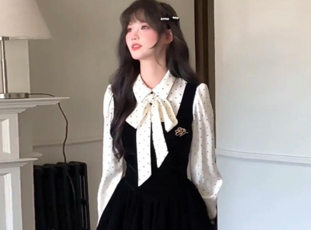 张雪迎穿小黑裙气质好优雅(张雪迎穿小黑裙配高马尾辫精致温柔2025) 张雪迎穿小黑裙气质好优雅(张雪迎穿小黑裙配高马尾辫精致温柔2025)