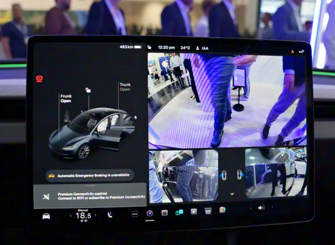 特斯拉全新功能音彩光舞上线(特斯拉新功能氛围灯会随音乐跳舞)