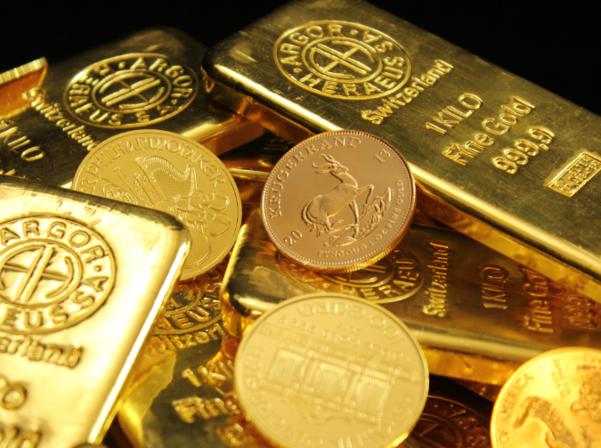 国际金价周一大幅上涨超4%！多重因素助推国际金价再冲4400美元