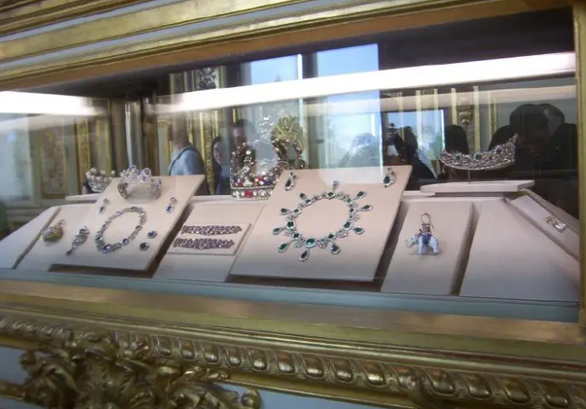 卢浮宫劫案可能是“粉红豹”所为(国际珠宝大盗“粉红豹”是谁) 卢浮宫劫案可能是“粉红豹”所为(国际珠宝大盗“粉红豹”是谁)