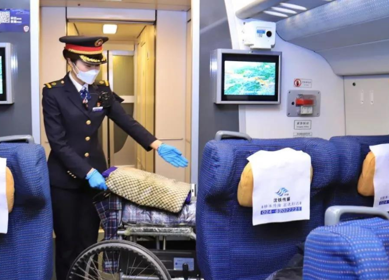 坐高铁再也不用扛行李了(高铁行李搬运服务上线)