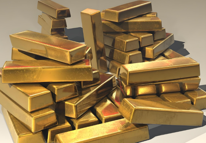 国际金价周一大幅上涨超4%！多重因素助推国际金价再冲4400美元