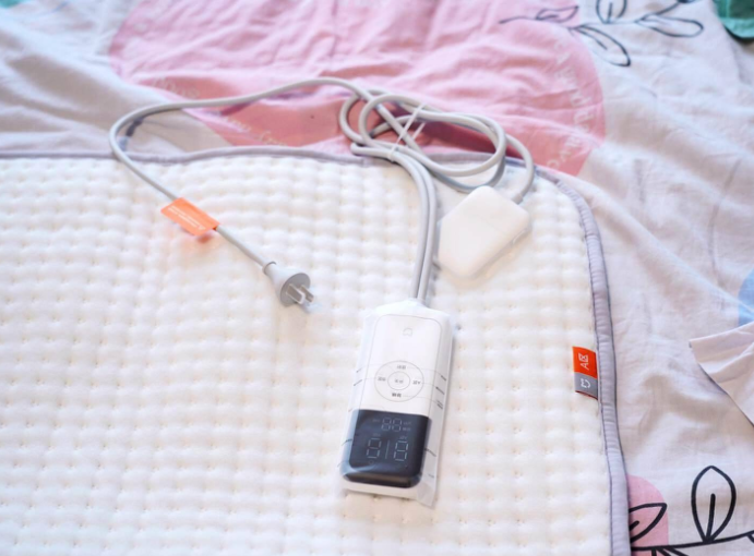 天冷开电热毯睡觉容易长青春痘吗?开电热毯睡前做好控油保湿 天冷开电热毯睡觉容易长青春痘吗?开电热毯睡前做好控油保湿