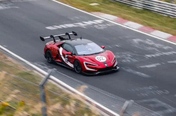 仰望U9X刷新纽北量产电车圈速纪录 仰望U9X在纽北赛道取得6分59 秒157的圈速成绩