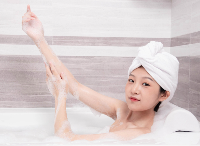 秋冬洗澡有禁忌洗不对伤身!(2025秋冬洗澡水温、时长与注意事项) 秋冬洗澡有禁忌洗不对伤身!(2025秋冬洗澡水温、时长与注意事项)