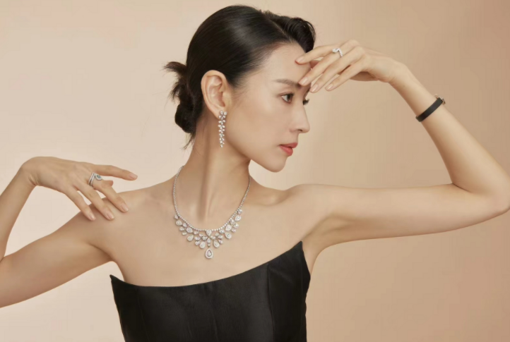 董洁秋冬精致小女人私服穿搭模板(董洁秋冬季穿搭案例2025) 董洁秋冬精致小女人私服穿搭模板(董洁秋冬季穿搭案例2025)