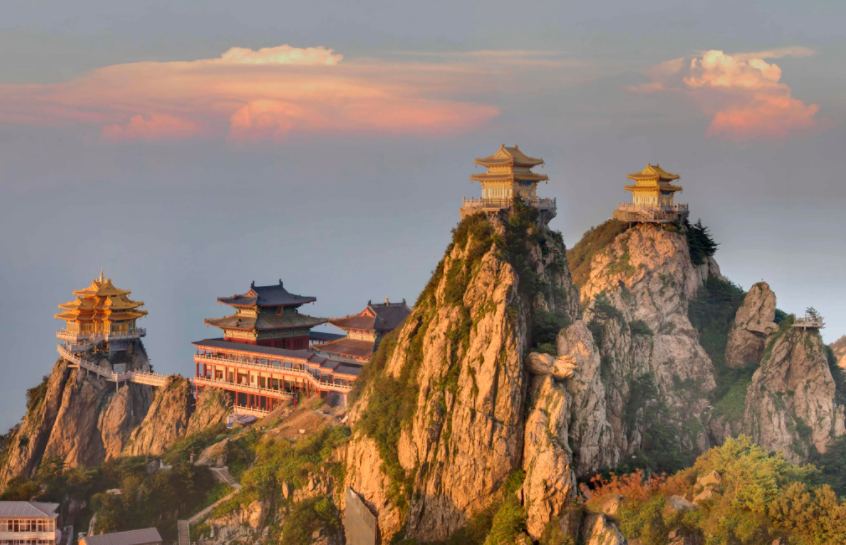 南北分界线具象化了(河南老君山两侧不同季节奇观 )