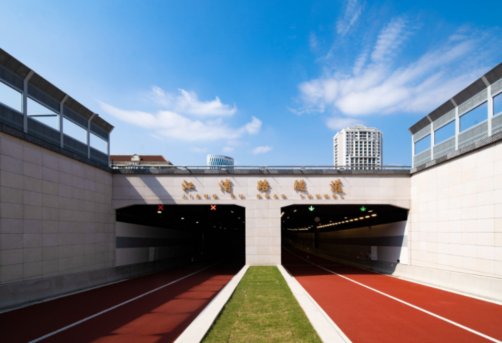 为何秋冬季隧道出入口事故密集(秋冬季进出隧道警惕黑白洞效应) 为何秋冬季隧道出入口事故密集(秋冬季进出隧道警惕黑白洞效应)