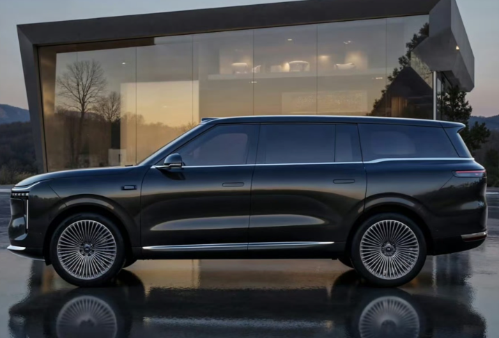 智己LS9定于11月4日开启预售！智己LS9灵蜥底盘3.0+5K双联屏