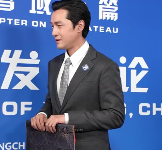 胡歌正式担任 “西藏国际传播大使” 2025中国西藏发展论坛顺利召开