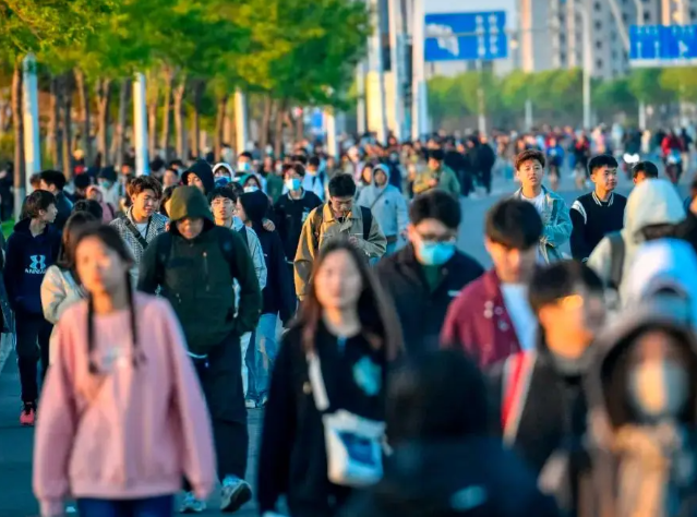 拒绝35岁中年人的青旅00后也不住了  青旅为什么拒绝35岁中年人？