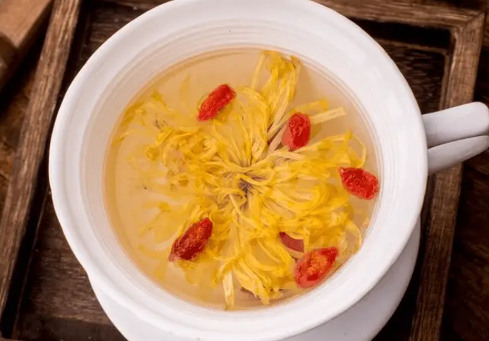 重阳节赏菊也能养生(菊花入膳的4种家常做法大全2025) 重阳节赏菊也能养生(菊花入膳的4种家常做法大全2025)