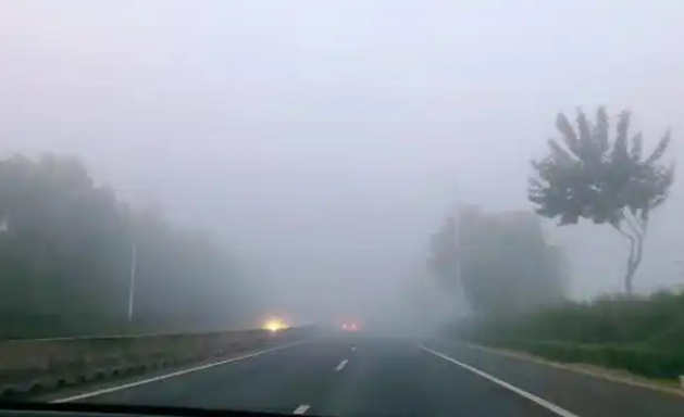 秋冬季节团雾多发,高速公路安全行车技巧请查收 秋冬季节团雾多发,高速公路安全行车技巧请查收