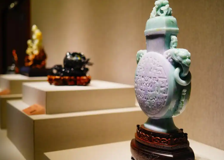 故宫天字一号文物竟然是个板凳？板凳是怎么成为故宫天字一号文物的？