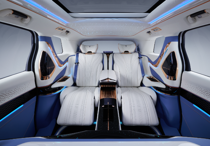 岚图泰山内饰官图公布！岚图泰山搭载华为乾崑智驾+鸿蒙座舱5+激光雷达