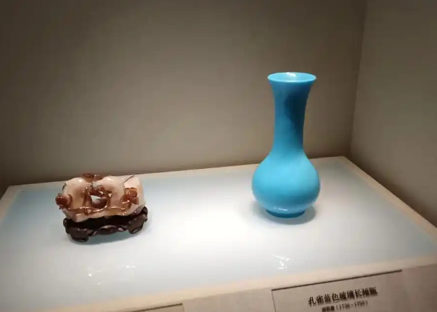 故宫天字一号文物竟然是个板凳？板凳是怎么成为故宫天字一号文物的？