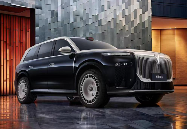 岚图泰山内饰官图公布！岚图泰山搭载华为乾崑智驾+鸿蒙座舱5+激光雷达