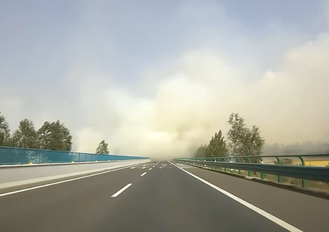 秋冬季节团雾多发,高速公路安全行车技巧请查收 秋冬季节团雾多发,高速公路安全行车技巧请查收