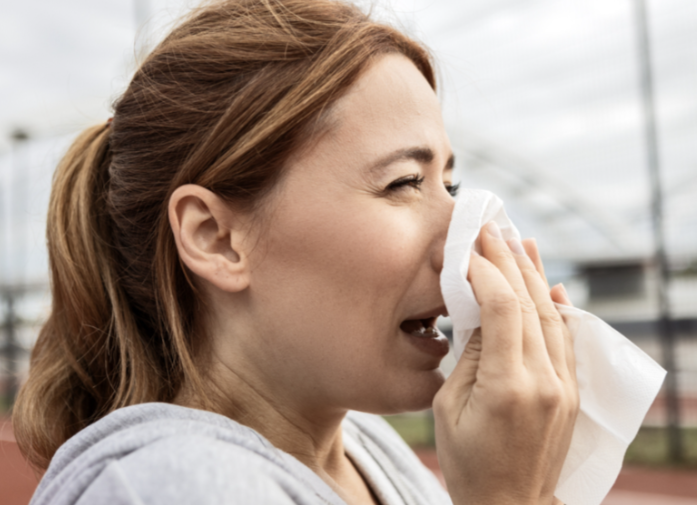 秋冬季过敏性鼻炎如何区分?(过敏性鼻炎与感冒的典型症状差异对比) 秋冬季过敏性鼻炎如何区分?(过敏性鼻炎与感冒的典型症状差异对比)