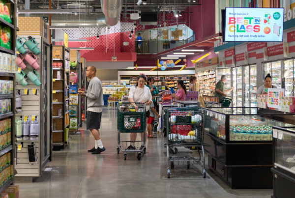 美国纽约州宣布进入紧急状态 300万名纽约居民失去食品援助 美国纽约州宣布进入紧急状态 300万名纽约居民失去食品援助